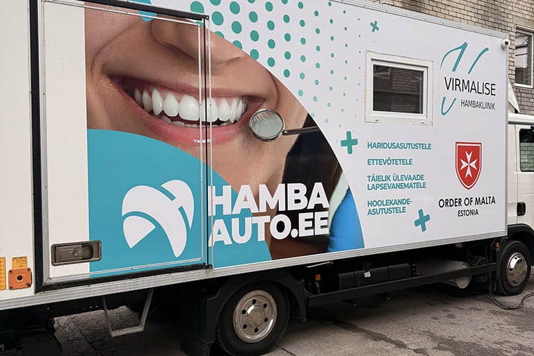 Hamba auto mobile dental truck
